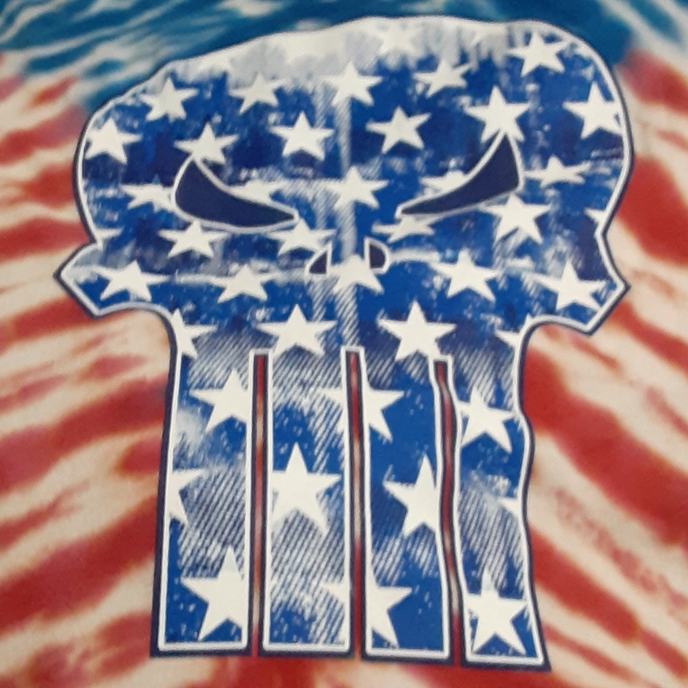 Red white and blue skull themed t-shirt